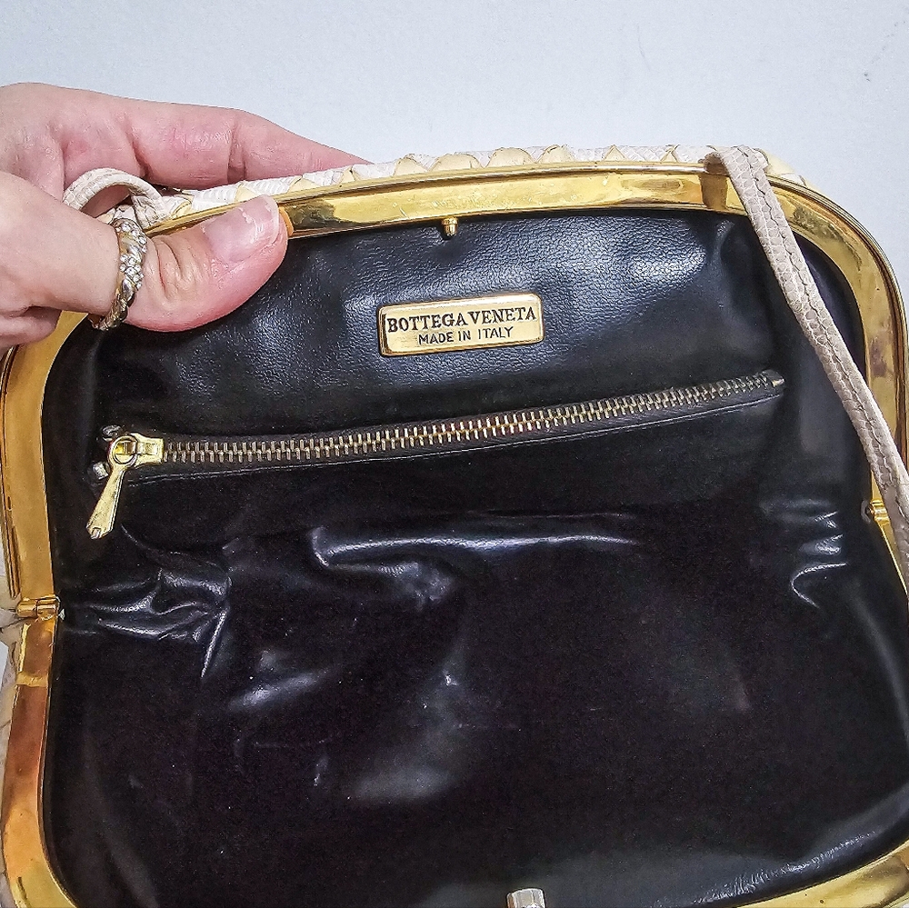 Bottega Veneta vintage woven leather crossbody clutch bag - Picture 11 of 12